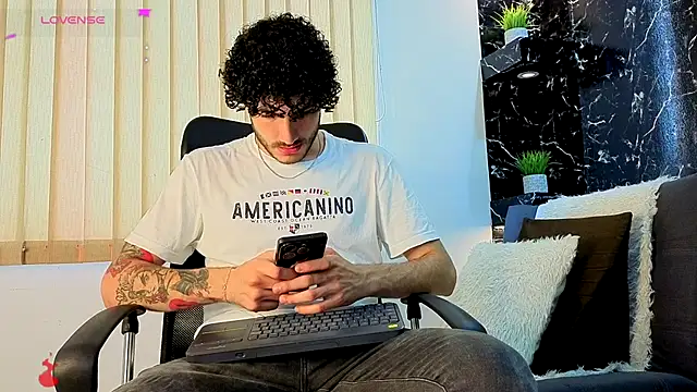 Snapshot of Rafael_Mendezz chatting on December 3, 2025, 8:30 pm Rafael Mendezz online show from December 3, 2025, 8:30 pm