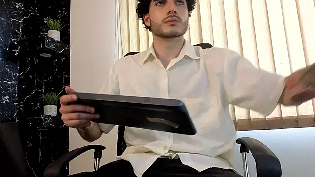 Snapshot of Rafael_Mendezz chatting on February 28, 2026, 7:02 pm Rafael Mendezz online show from February 28, 2026, 7:02 pm