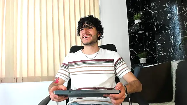 Snapshot of Rafael_Mendezz chatting on November 22, 2025, 8:18 pm Rafael Mendezz online show from November 22, 2025, 8:18 pm