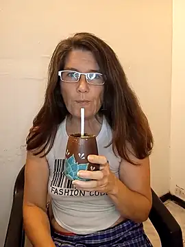 Snapshot of Merida2276 chatting on December 16, 2025, 1:32 am Merida2276 online show from December 16, 2025, 1:32 am