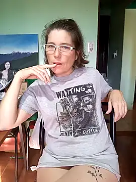 Snapshot of Merida2276 chatting on October 31, 2025, 8:27 pm Merida2276 online show from October 31, 2025, 8:27 pm