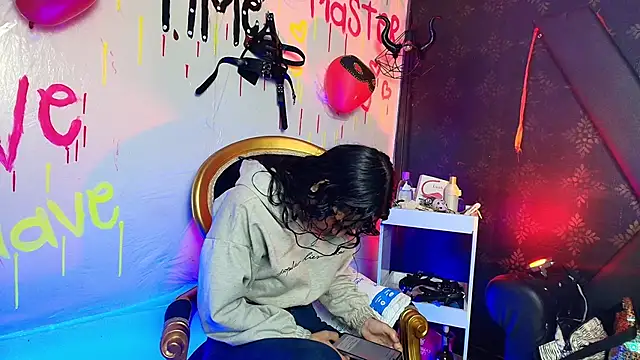 Sweettpleasure online show from November 5, 2025, 1:47 pm