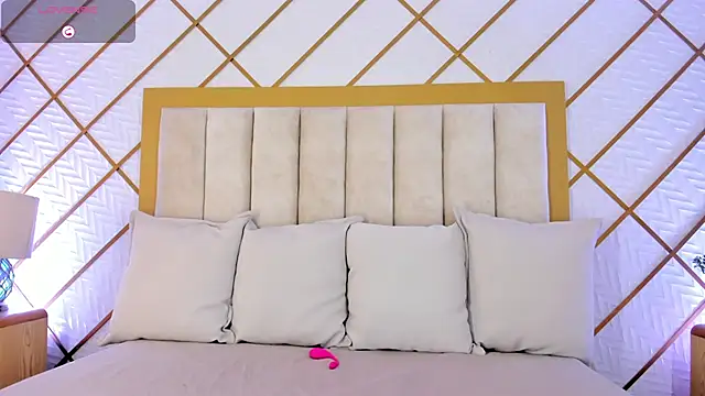 cocoamore online show from December 19, 2025, 11:45 am