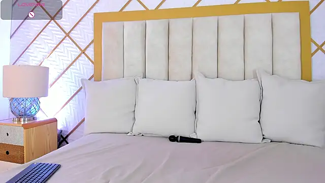 cocoamore online show from January 15, 2026, 11:35 am