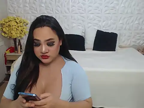 Hotcum ella online show from November 26, 2025, 11:38 pm