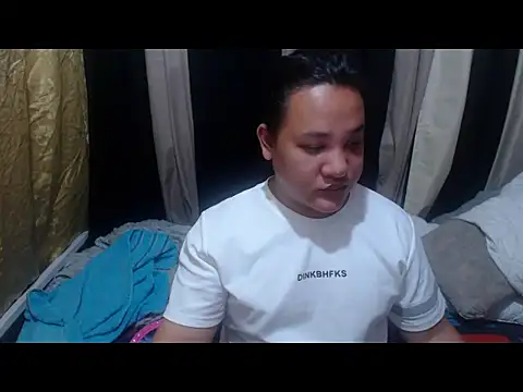 Hotcum ella online show from April 16, 2026, 11:11 am