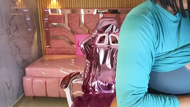 ambar fox s online show from November 27, 2025, 8:09 pm