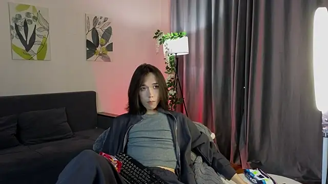 okerriella online show from November 15, 2025, 1:37 pm