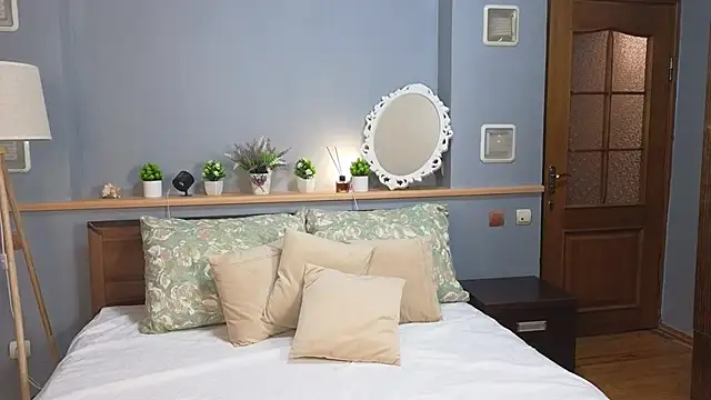 okerriella online show from September 17, 2025, 1:24 pm