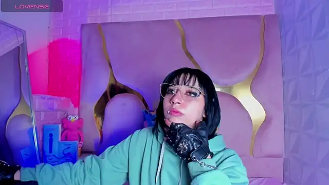 Niina Sissy online show from March 28, 2026, 6:14 am