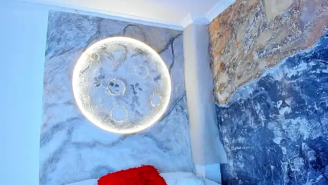 Snapshot of RoxanaBorns_ chatting on October 28, 2025, 12:37 pm RoxanaBorns  online show from October 28, 2025, 12:37 pm