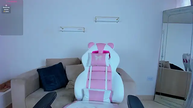 Snapshot of april_smiith chatting on February 20, 2026, 12:18 pm april smiith online show from February 20, 2026, 12:18 pm