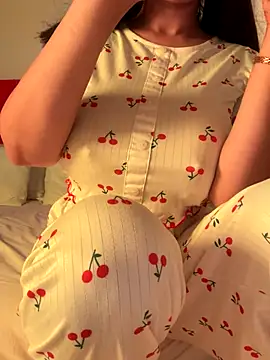 OnlyRima online show from November 10, 2025, 2:44 pm