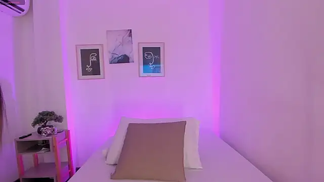 Anastasia lauren online show from February 5, 2026, 7:43 pm