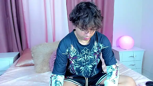 Snapshot of Honeymoon_sariel chatting on February 2, 2026, 8:08 pm Honeymoon sariel online show from February 2, 2026, 8:08 pm