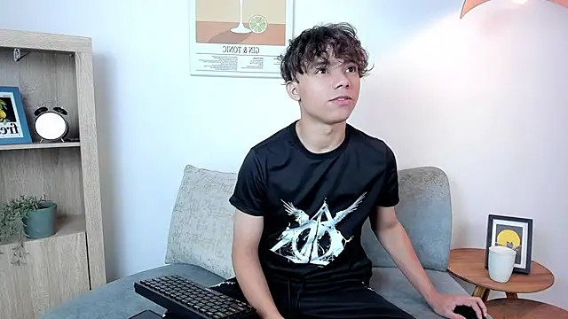 Snapshot of Honeymoon_sariel chatting on February 8, 2026, 12:58 pm Honeymoon sariel online show from February 8, 2026, 12:58 pm