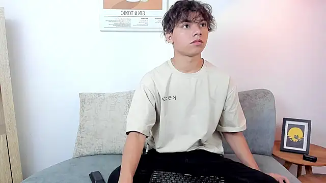 Snapshot of Honeymoon_sariel chatting on February 23, 2026, 1:55 pm Honeymoon sariel online show from February 23, 2026, 1:55 pm