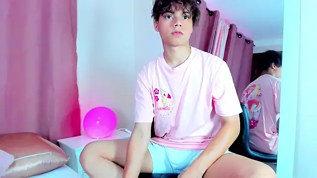 Snapshot of Honeymoon_sariel chatting on February 28, 2026, 8:30 pm Honeymoon sariel online show from February 28, 2026, 8:30 pm