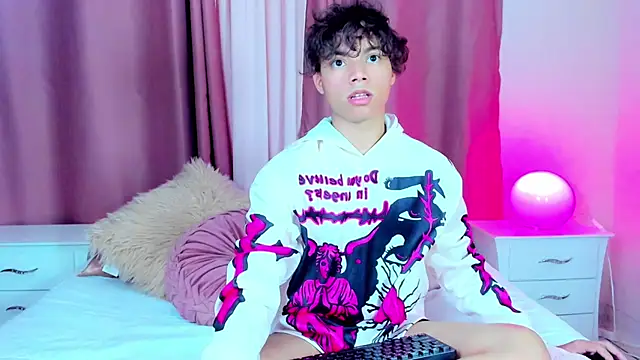 Snapshot of Honeymoon_sariel chatting on February 27, 2026, 8:30 pm Honeymoon sariel online show from February 27, 2026, 8:30 pm