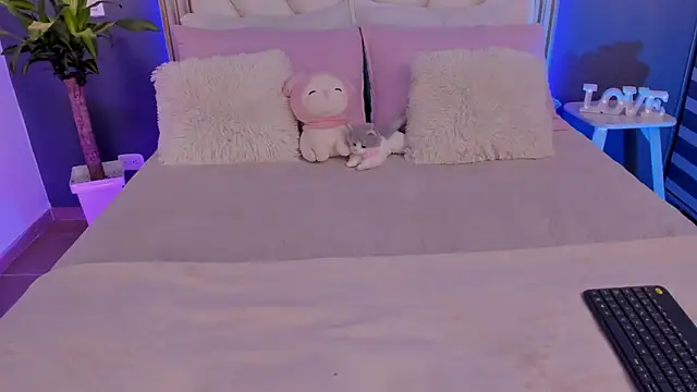 NaishaFord 1 online show from April 12, 2026, 4:38 am