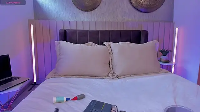 NaishaFord 1 online show from October 25, 2025, 1:45 pm