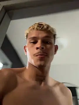 Snapshot of CHARLY-- chatting on April 7, 2026, 8:43 pm CHARLY-- online show from April 7, 2026, 8:43 pm