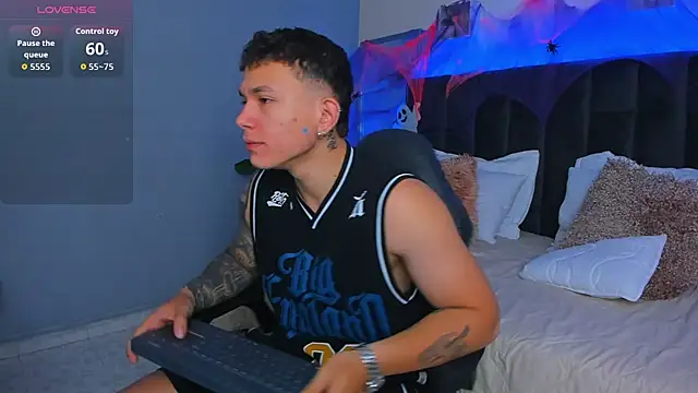 Thomas moon online show from October 21, 2025, 1:54 pm