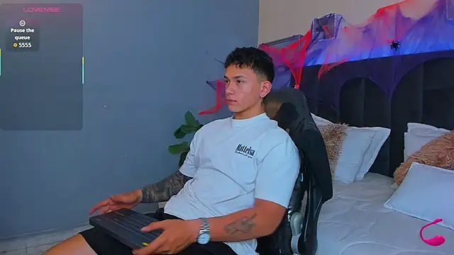 Thomas moon online show from October 25, 2025, 12:17 pm