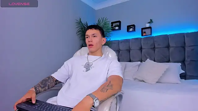 Thomas moon online show from February 15, 2026, 1:32 pm