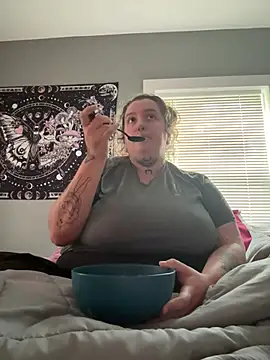 vanessraine online show from April 6, 2026, 6:42 pm