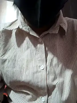 Snapshot of sanu_07 chatting on April 12, 2026, 6:05 am sanu 07 online show from April 12, 2026, 6:05 am