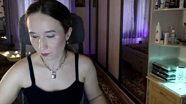 ClassyInna online show from October 31, 2025, 5:04 am