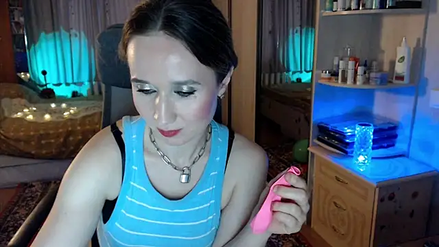 ClassyInna online show from November 28, 2025, 9:42 am