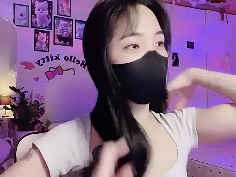 keelinnn19 online show from October 10, 2025, 7:04 pm