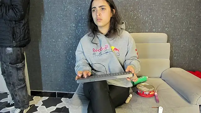 NickandAbby  online show from December 21, 2025, 12:07 pm