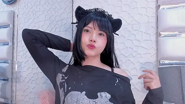 TatiLee online show from February 10, 2026, 2:16 pm