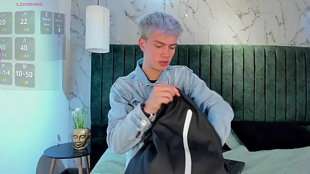 nicktorn online show from December 15, 2025, 12:33 pm