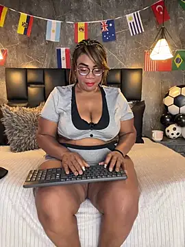 Snapshot of aranzzalatin chatting on June 20, 2026, 12:10 pm aranzzalatin online show from June 20, 2026, 12:10 pm