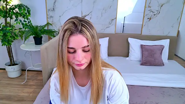 SweetyLicky online show from March 10, 2026, 4:00 pm