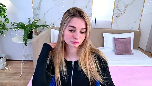 SweetyLicky online show from May 17, 2026, 4:07 pm