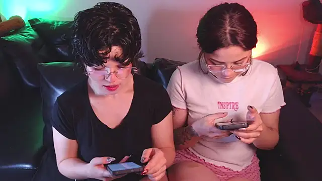 marsearth22  online show from December 3, 2025, 2:12 am