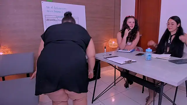 salem cute online show from November 15, 2025, 2:15 am