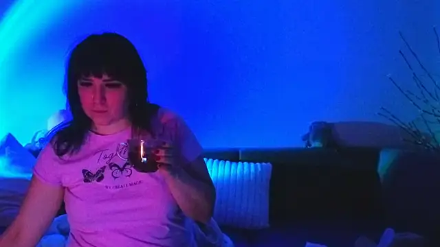 Bella Hillss online show from February 10, 2026, 8:30 pm