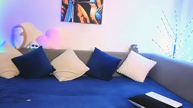 Bella Hillss online show from March 17, 2026, 8:01 pm