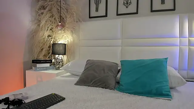 Viollet xoxo online show from December 5, 2025, 8:06 pm