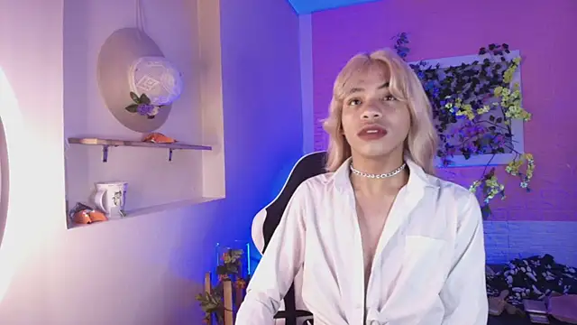 Katy bratz  online show from September 14, 2025, 4:35 am