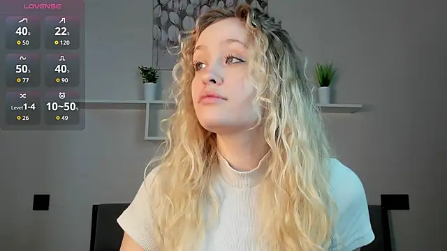 Snapshot of Julliakoill chatting on November 6, 2025, 9:02 am Julliakoill online show from November 6, 2025, 9:02 am