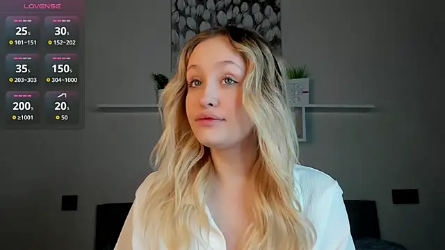 Snapshot of Julliakoill chatting on December 2, 2025, 6:37 am Julliakoill online show from December 2, 2025, 6:37 am