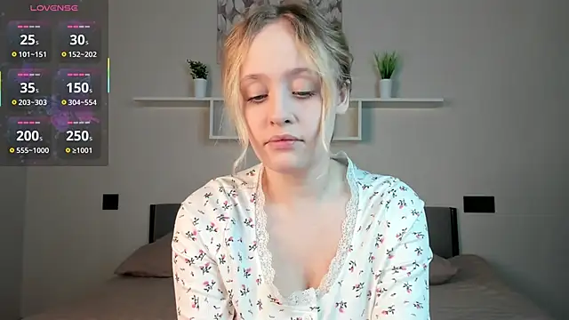 Snapshot of Julliakoill chatting on October 30, 2025, 4:44 am Julliakoill online show from October 30, 2025, 4:44 am