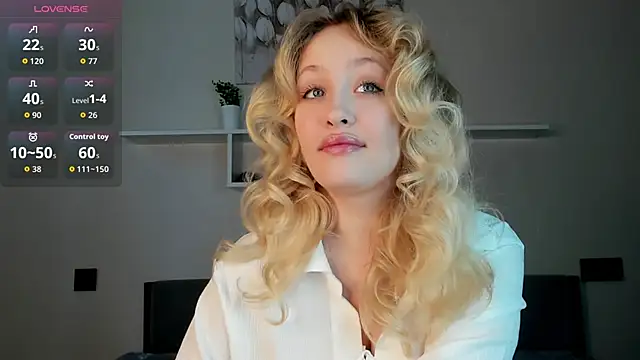 Snapshot of Julliakoill chatting on November 28, 2025, 7:52 am Julliakoill online show from November 28, 2025, 7:52 am